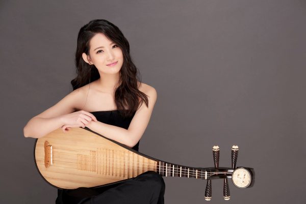琵琶演奏家舞台演出 Pipa performer on stage